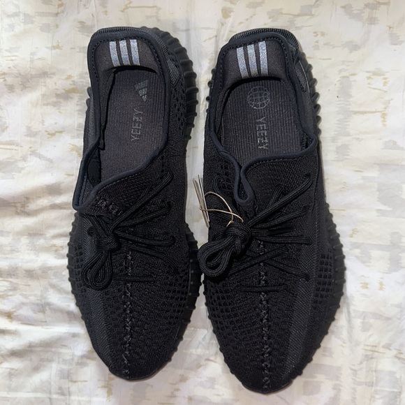YZY 350 V2 - Picture 2 of 7